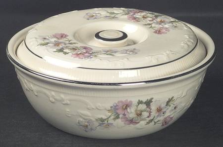 Fluffy Rose 1 (Platinum Trim) 1 Qt Round Covered Casserole