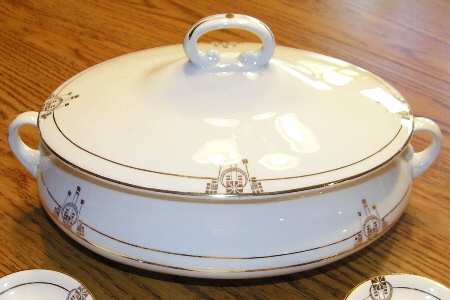 G2301 Oval Covered Vegetable