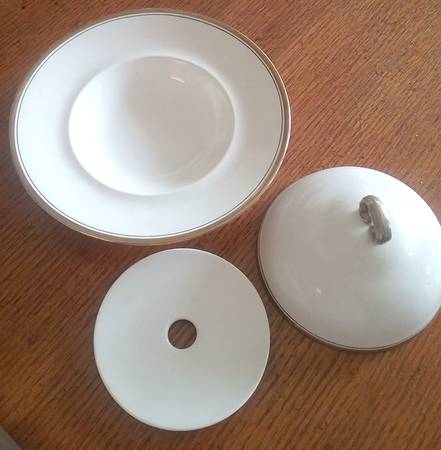 G312 Round Covered Butter with Strainer