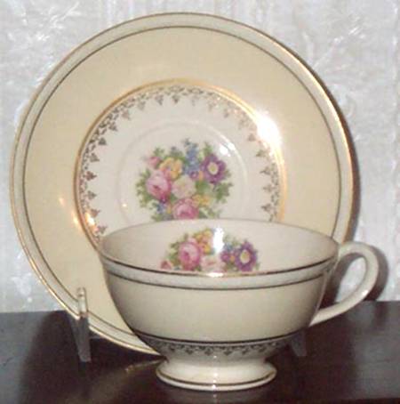 G3315 Footed Cup & Saucer Set