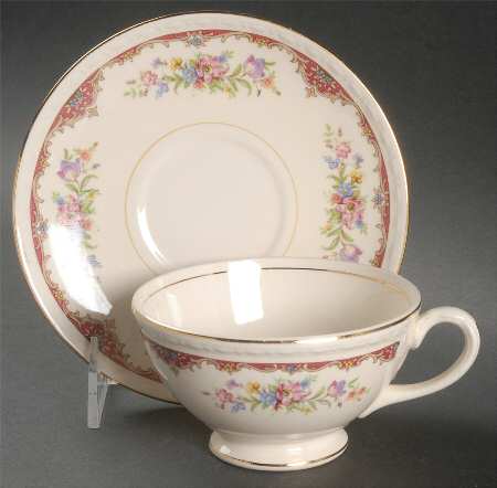 G3320 Footed Cup & Saucer Set
