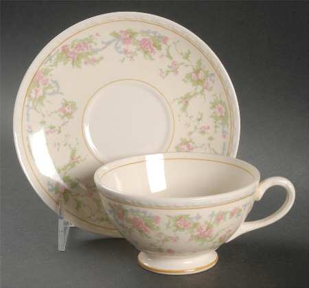 G3327 Footed Cup & Saucer Set