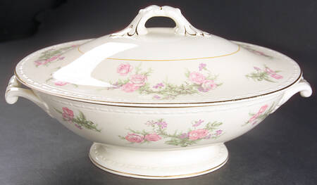 Heather Rose (Eggshell Georgian) Oval Covered Vegetable
