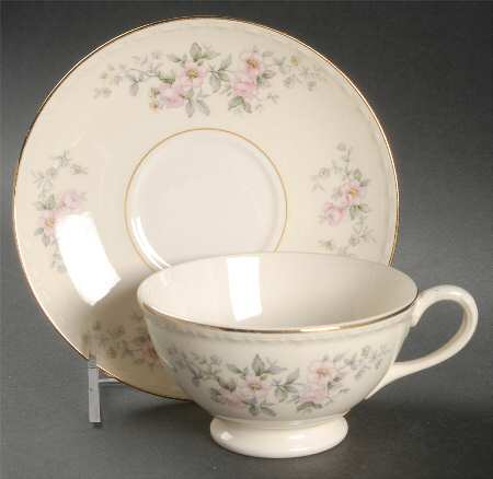 G3516 Footed Cup & Saucer Set