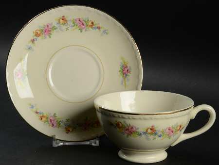 G3523 Footed Cup & Saucer Set