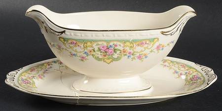Gobelin Gravy Boat with Attached Underplate