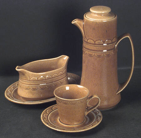 Golden Harvest Gravy Boat & Underplate/Relish