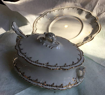 H111 Sauce Boat & Underplate with Ladle