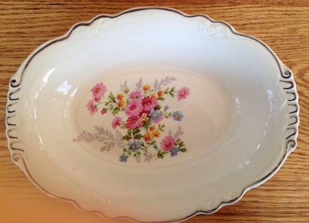 VR363 9" Oval Vegetable Bowl