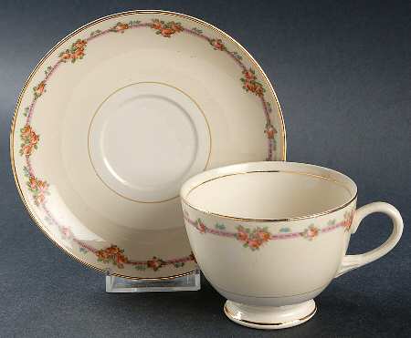 G169 Footed Cup & Saucer Set