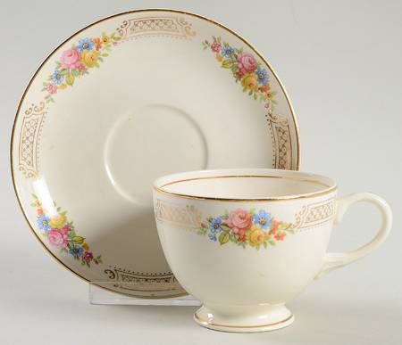 N1449 Footed Cup & Saucer Set
