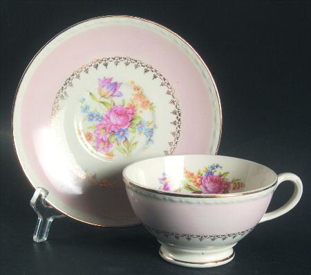 G3438 Footed Cup & Saucer Set
