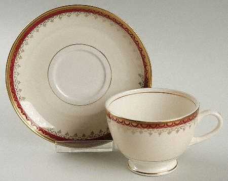 N1642 Footed Cup & Saucer Set