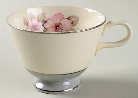 CV17 Footed Cup