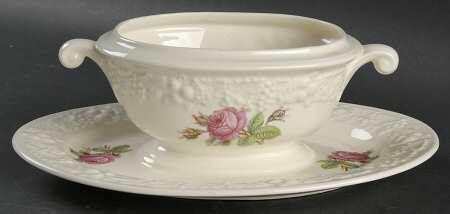 TH1 Gravy Boat with Attached Underplate