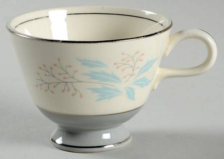 CV68 Footed Cup