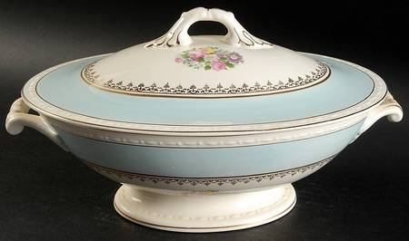 G3316 Oval Covered Vegetable by Homer Laughlin 