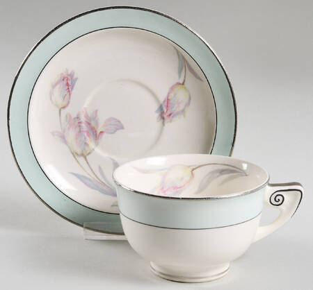 W9823 Footed Cup & Saucer Set