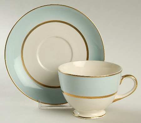 N1662 Footed Cup & Saucer Set