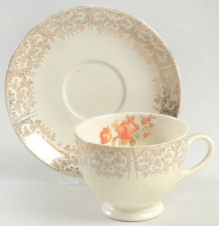 HLC483 Footed Cup & Saucer Set