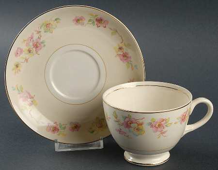 N1575 Footed Cup & Saucer Set