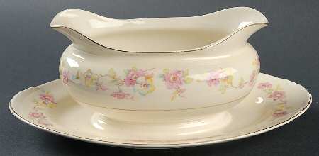 N1575 Gravy Boat with Attached Underplate