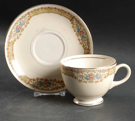 HLC492 Footed Cup & Saucer Set