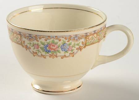 HLC492 Footed Cup