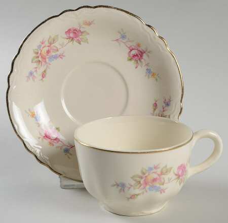 R1334 Flat Cup & Saucer Set