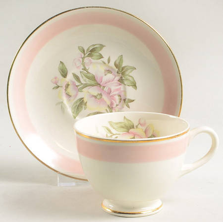 N1769 Footed Cup & Saucer Set