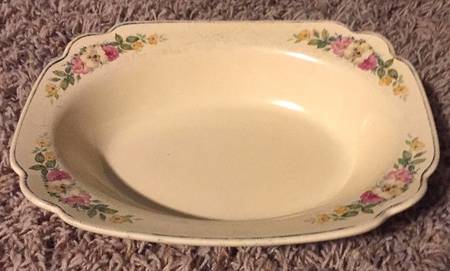 C106 9" Round Vegetable Bowl