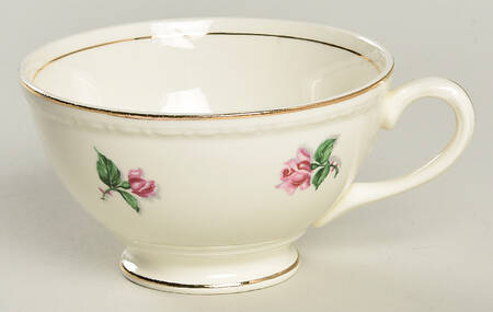 G3528 Footed Cup