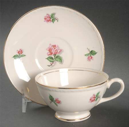 G3528 Footed Cup & Saucer Set