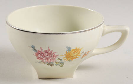 J62 Flat Cup by Homer Laughlin 