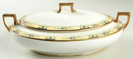 K3577m Oval Covered Vegetable