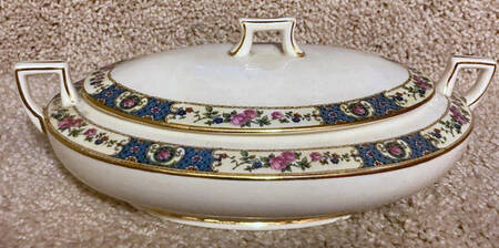 K671-7 Oval Covered Vegetable