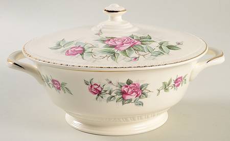 Lattice Rose Round Covered Vegetable
