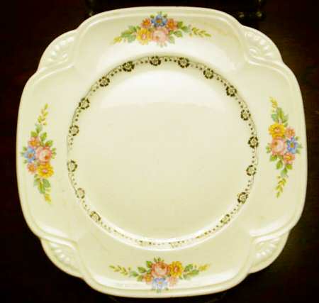 M201 (Gold Trim) Luncheon Plate