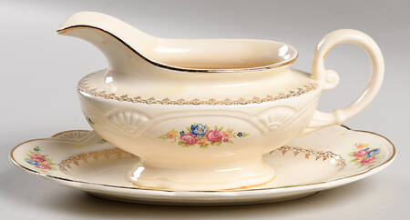 M203 Gravy Boat with Attached Underplate