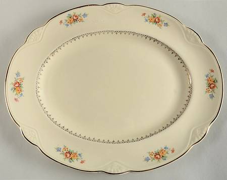 M208 (Marigold Shape) 15" Oval Serving Platter