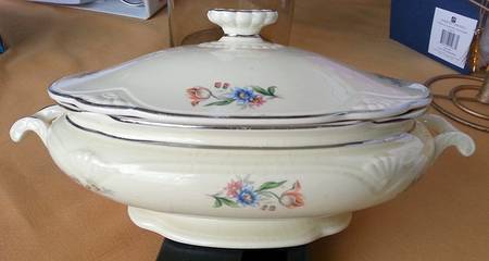 M212 (Marigold) Round Covered Vegetable