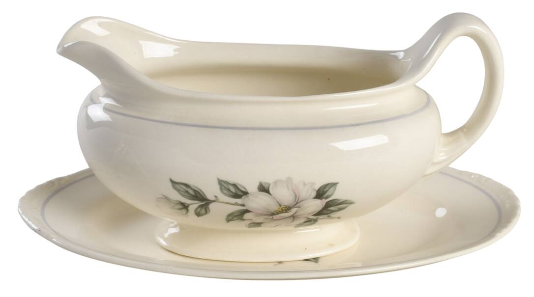 Magnolia (Eggshell Nautilus) Gravy Boat & Underplate/Relish