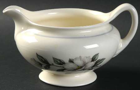 Magnolia (Eggshell Nautilus) Creamer