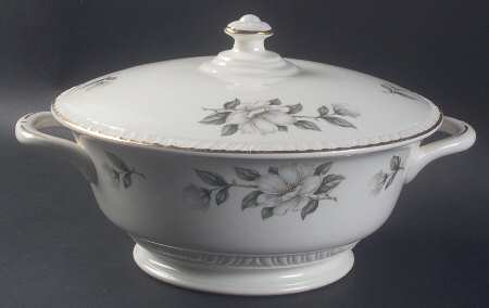 Magnolia (Liberty) Round Covered Vegetable