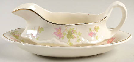 Maple Leaf Gravy Boat & Underplate/Relish