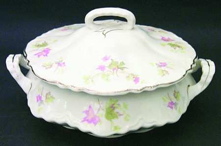 Maple Leaf Round Covered Vegetable