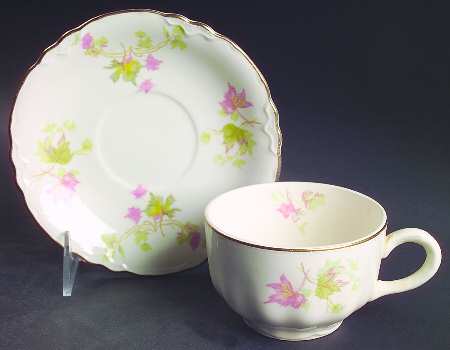 Maple Leaf Flat Cup & Saucer Set