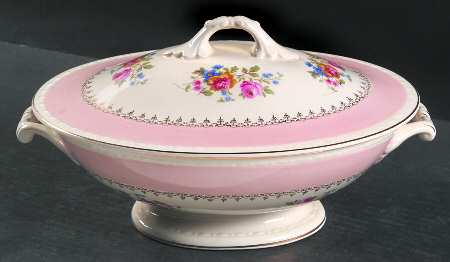 Marilyn Pink (G3412) Oval Covered Vegetable