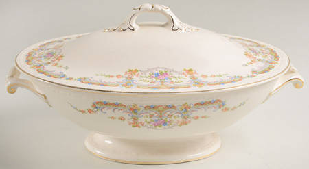 Mauvette Oval Covered Vegetable