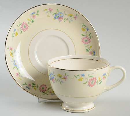 N1574 Footed Cup & Saucer Set